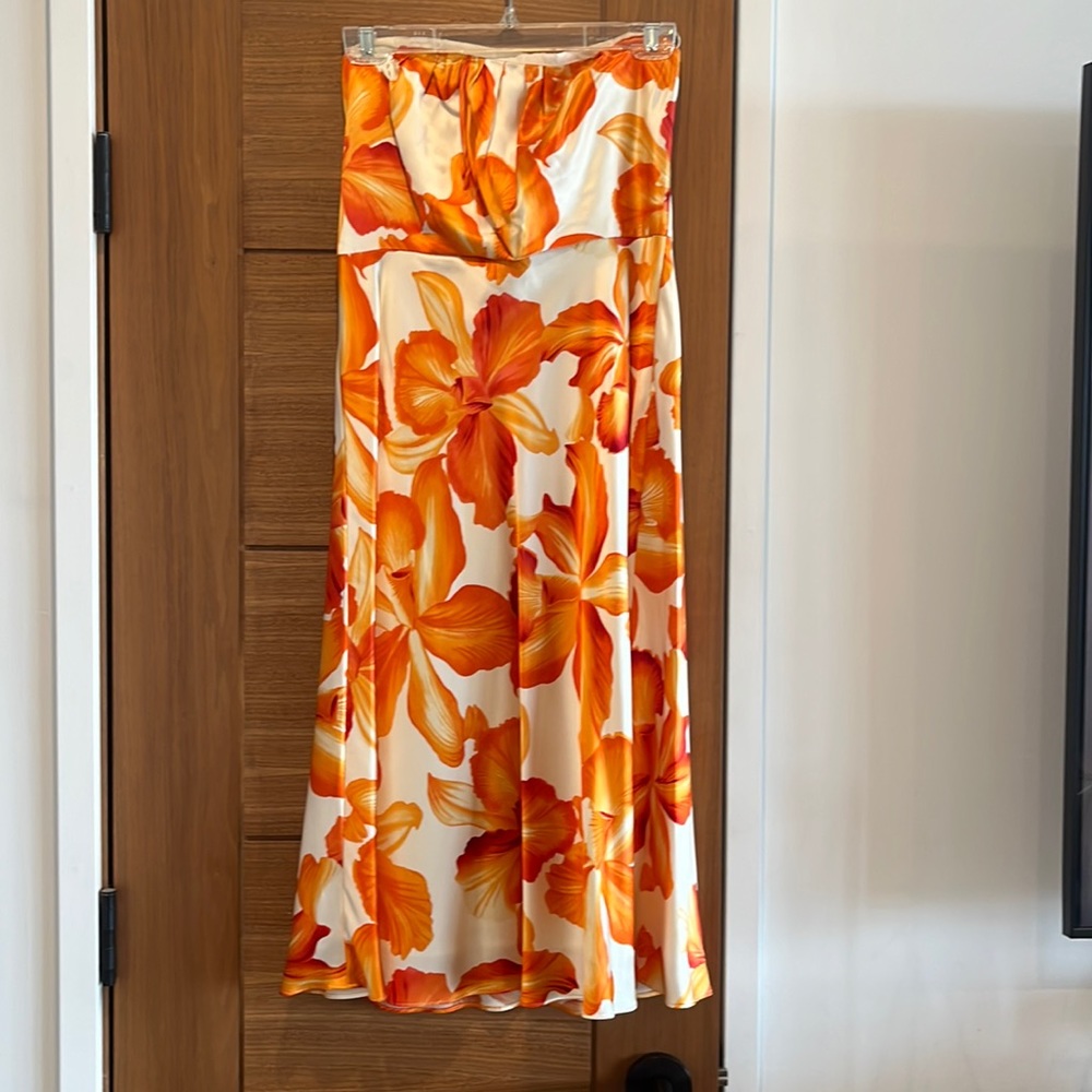 Banana republic. Gorgeous cream and orange floral dress